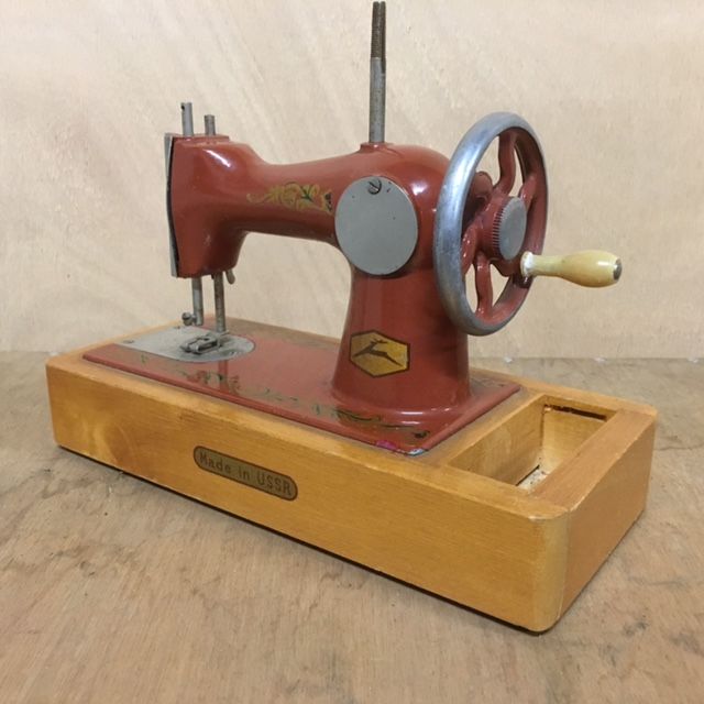 Machine a coudre manuelle
