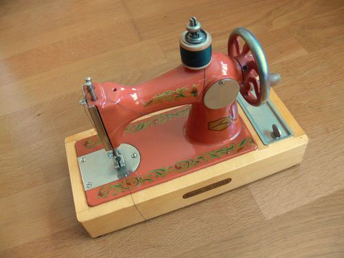 Petite machine a coudre singer