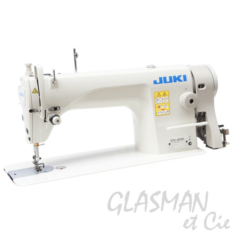 Une machine a coudre
