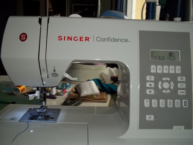 Machine a coudre et a broder singer