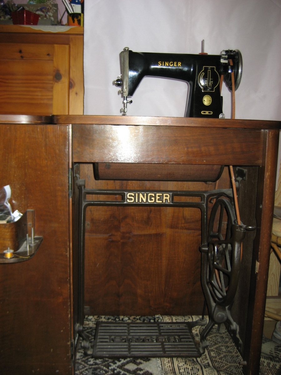 Ancienne machine a coudre singer a poser