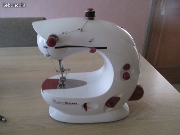 Mini machine a coudre express