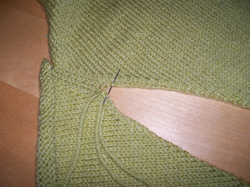 Assembler un pull à la machine à coudre