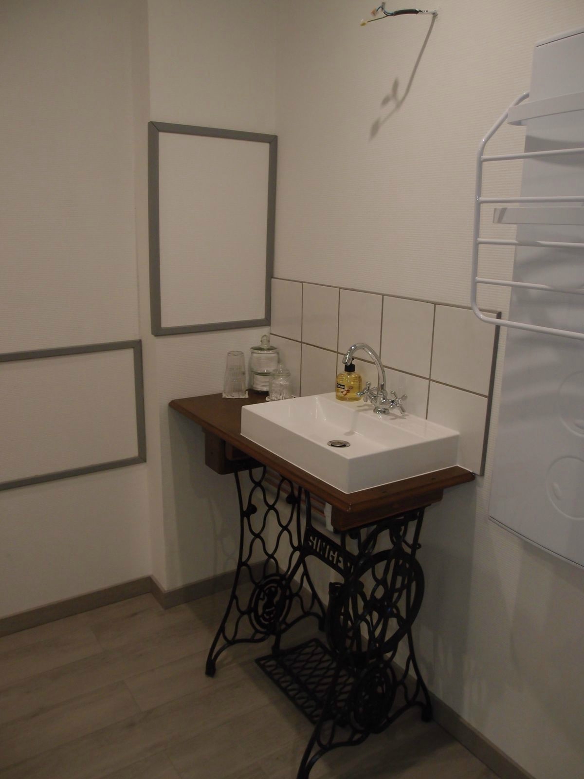 Meuble vasque machine a coudre