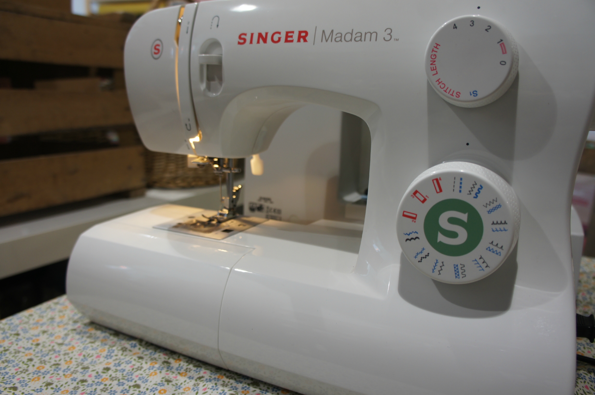 Machine à coudre singer madame