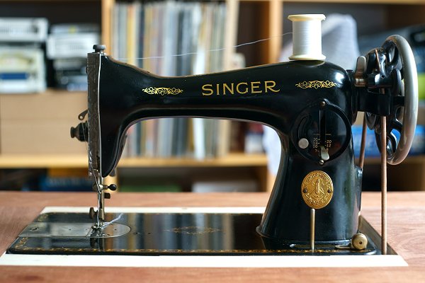 Enfiler machine à coudre singer ancienne