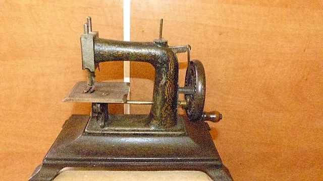 Machine a coudre napoleon 3