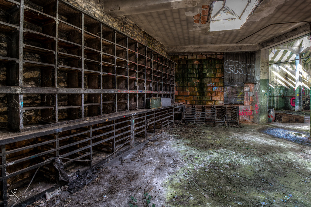 Usine machine a coudre abandonné