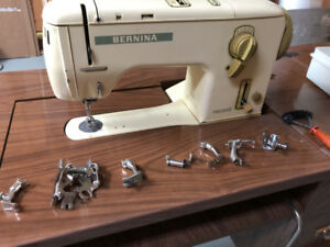 Machine à coudre bernina minimatic