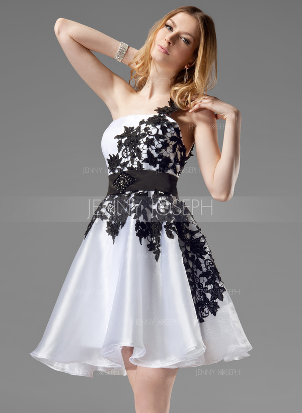 Robe dentelle 2013