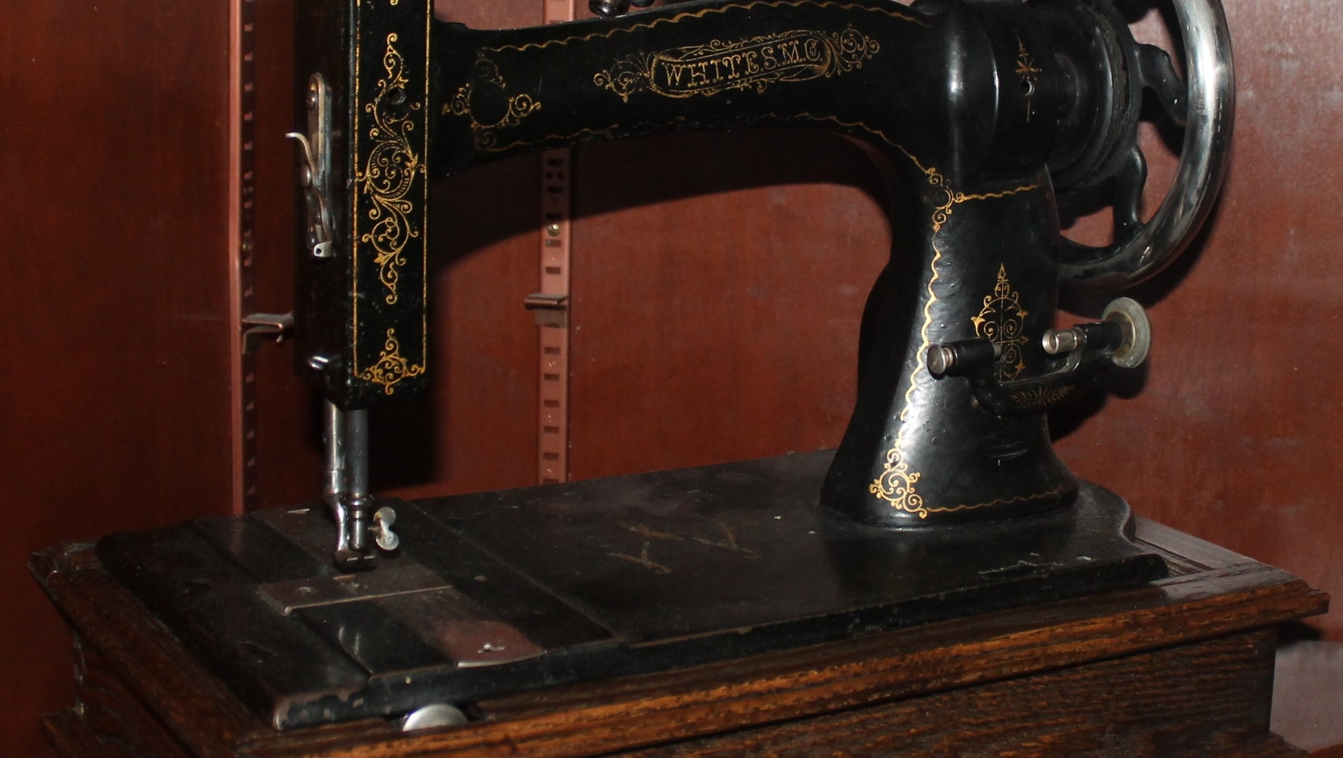 Le prix d une machine à coudre a pedale en bois des années 1950
