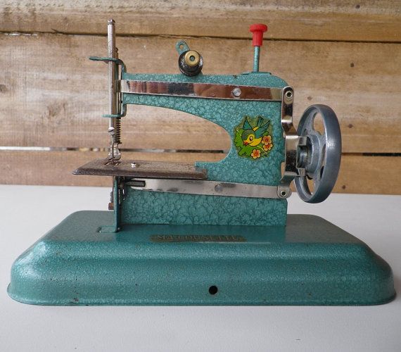 Petite machine a coudre singer ancienne