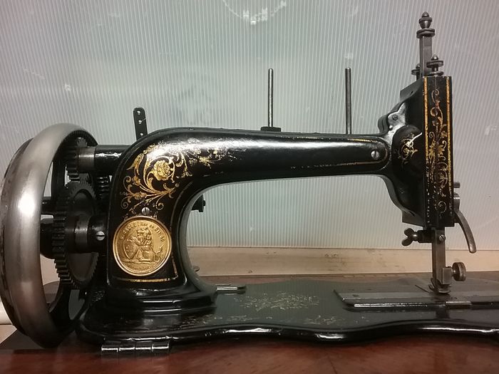 Machine à coudre la voyageuse 6 bis