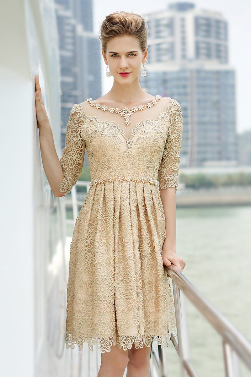 Robe dentelle pour qui