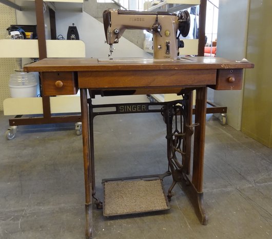 Machine à coudre singer année 1950