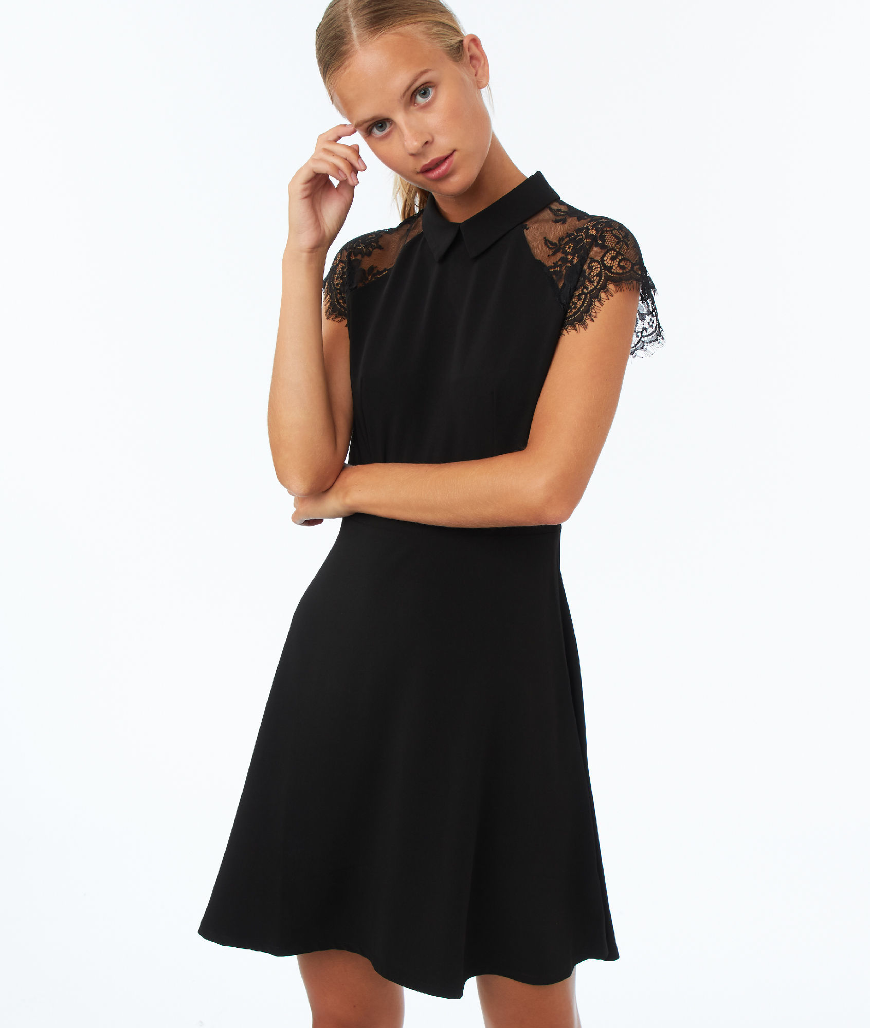 Robe dentelle noire col claudine