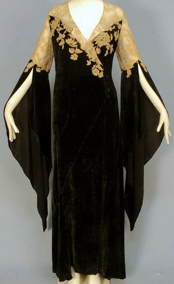 Robe d'hôtesse en dentelle