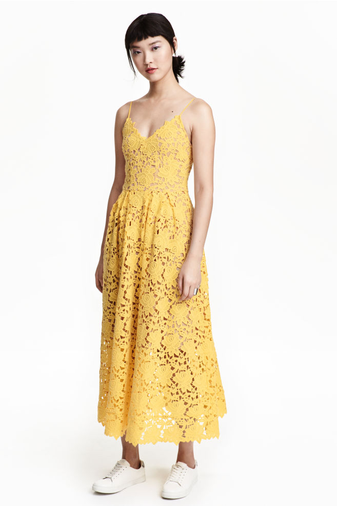 Robe jaune dentelle