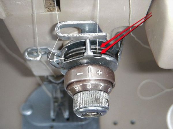 Tendeur de fil machine a coudre singer
