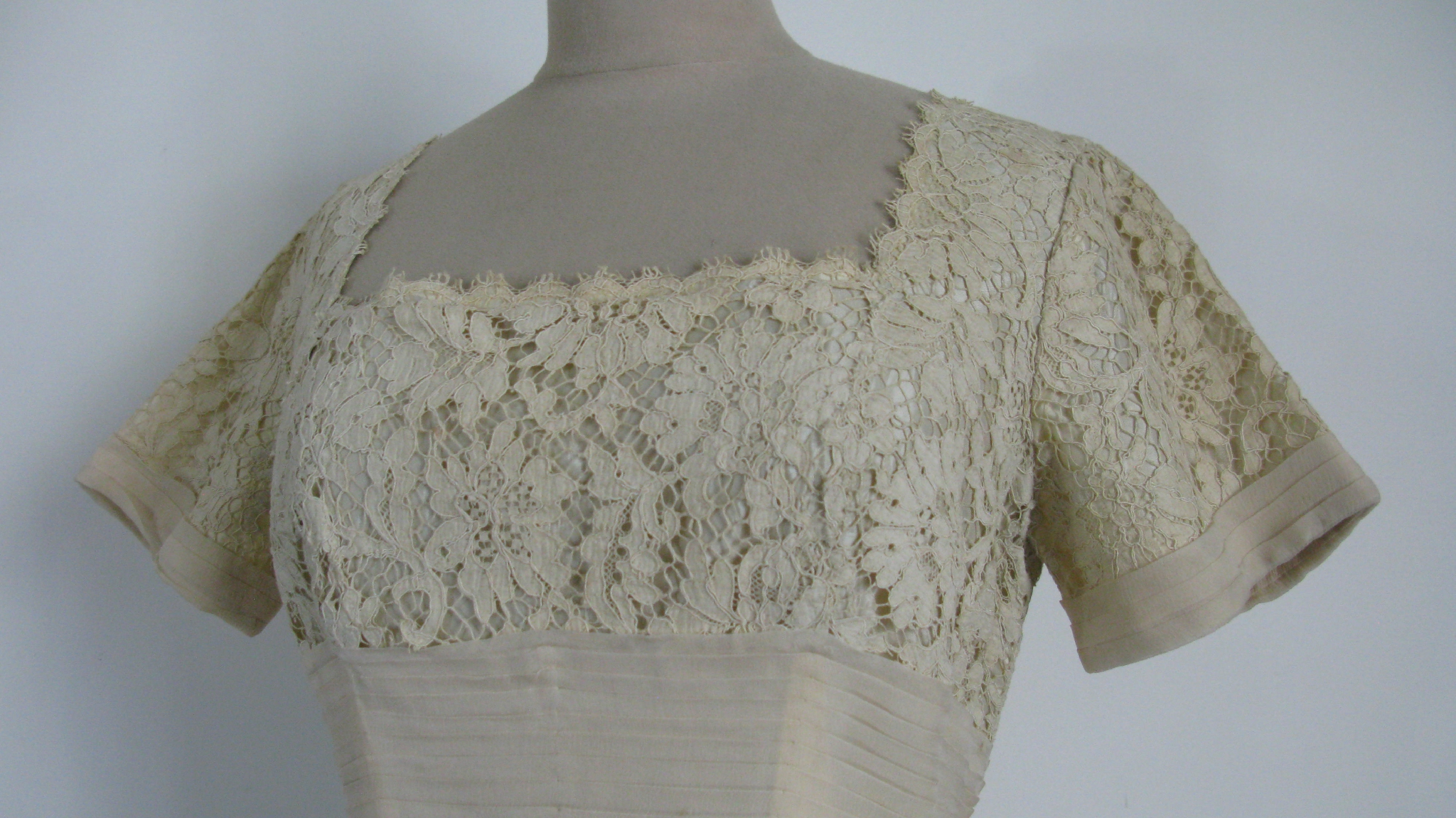 Robe dentelle ancienne