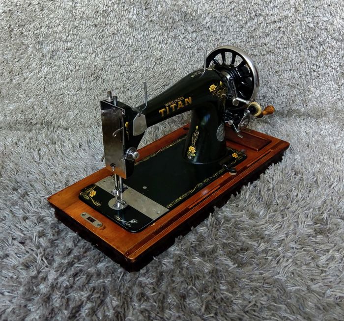 Machine à coudre titan