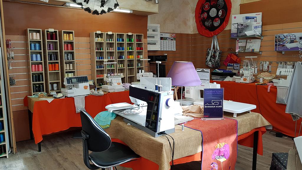 Vendeur machine à coudre bordeaux
