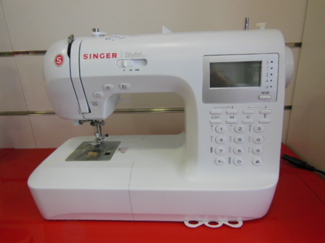 Machine à coudre singer stylist