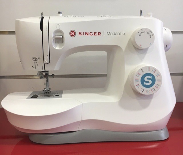 Machine à coudre singer madam 4
