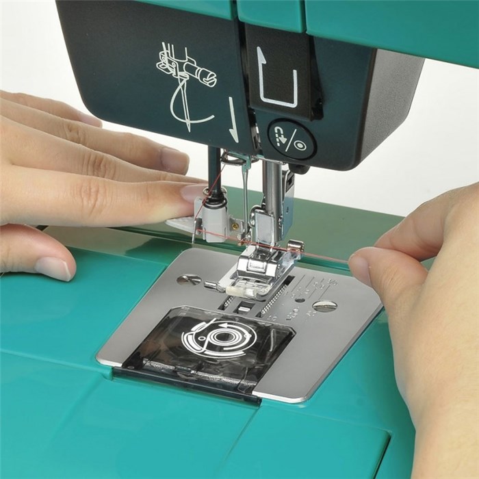 Machine à coudre et à broder toyota oekaki renaissance - bleu turquoise