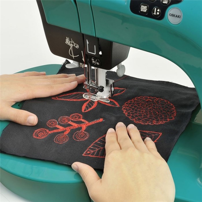 Machine à coudre et à broder toyota oekaki renaissance - bleu turquoise