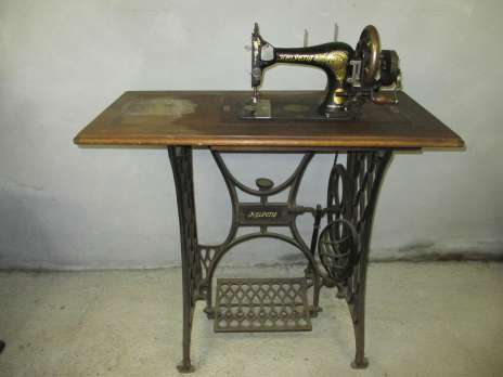 Pédale ancienne machine à coudre