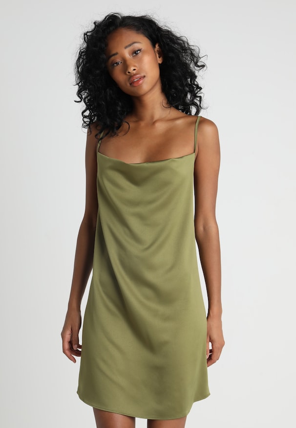Robe ceremonie kaki