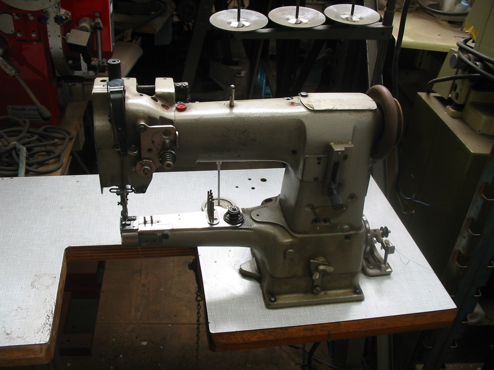Machine a coudre bordeuse