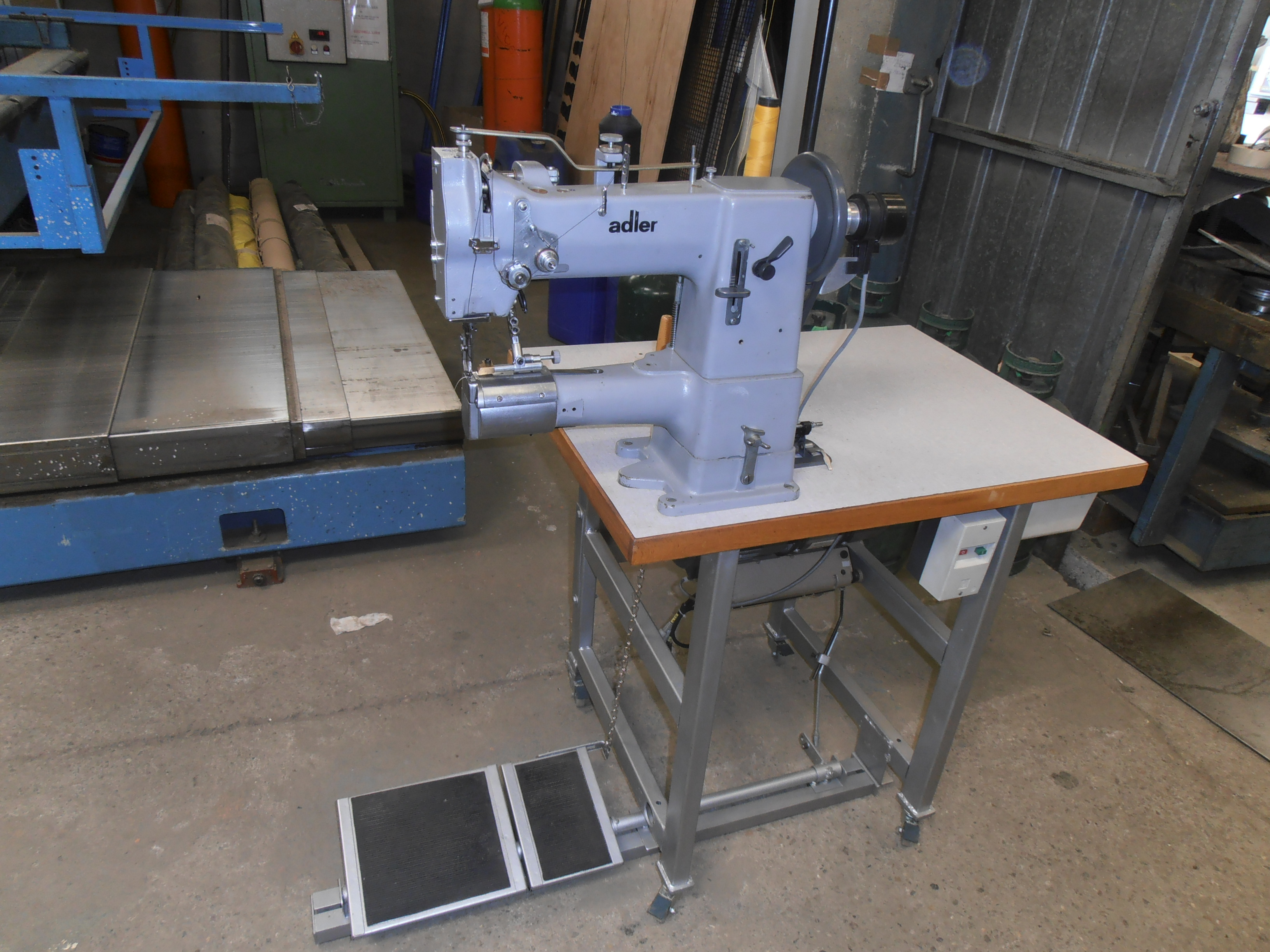 Machine a coudre bordeuse