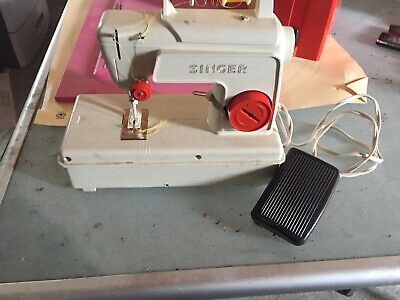 Machine a coudre singer 197b