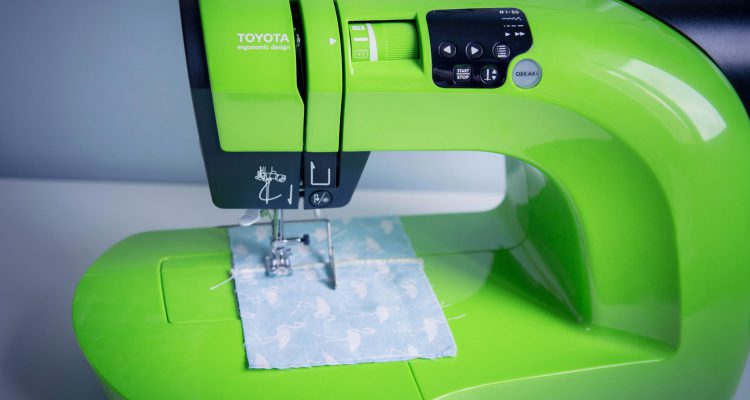Machine à coudre toyota oekaki noire