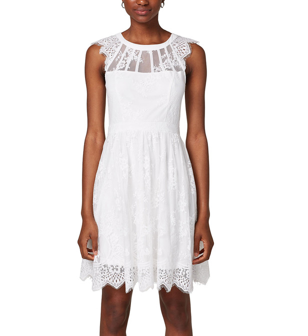 Robe dentelle esprit
