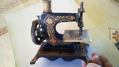 ANCIENNE MACHINE A coudre ki pic en fonte d aluminium EUR 60,00 ANCIENNE MACHINE A coudre ki pic en fonte d aluminium EUR 60,00