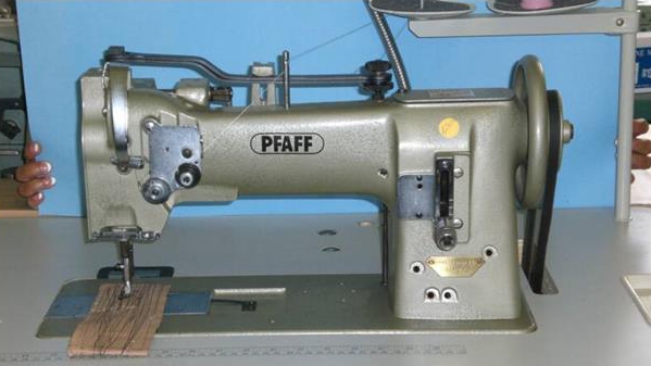 Machine à coudre pfaff 545