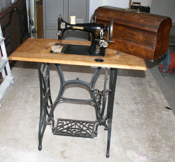 Image vieille machine a coudre