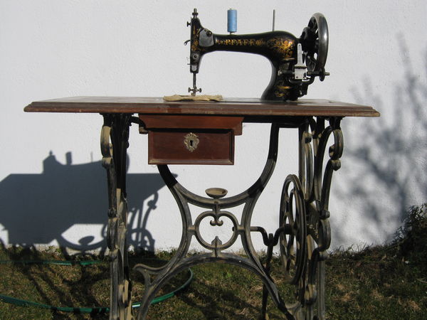 Prix ancienne machine à coudre pfaff