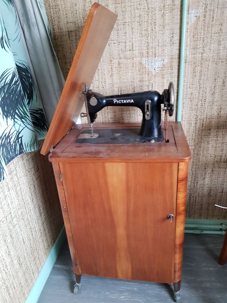 Machine à coudre pictavia