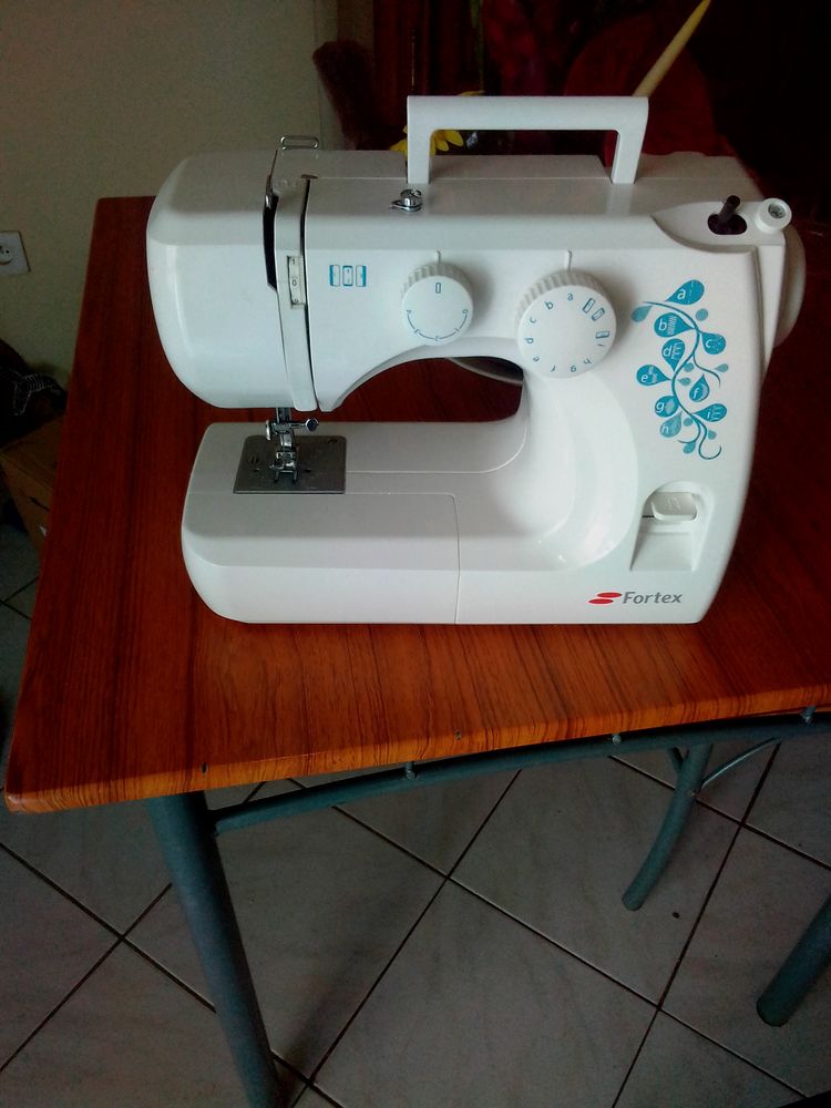 Machine à coudre visnova