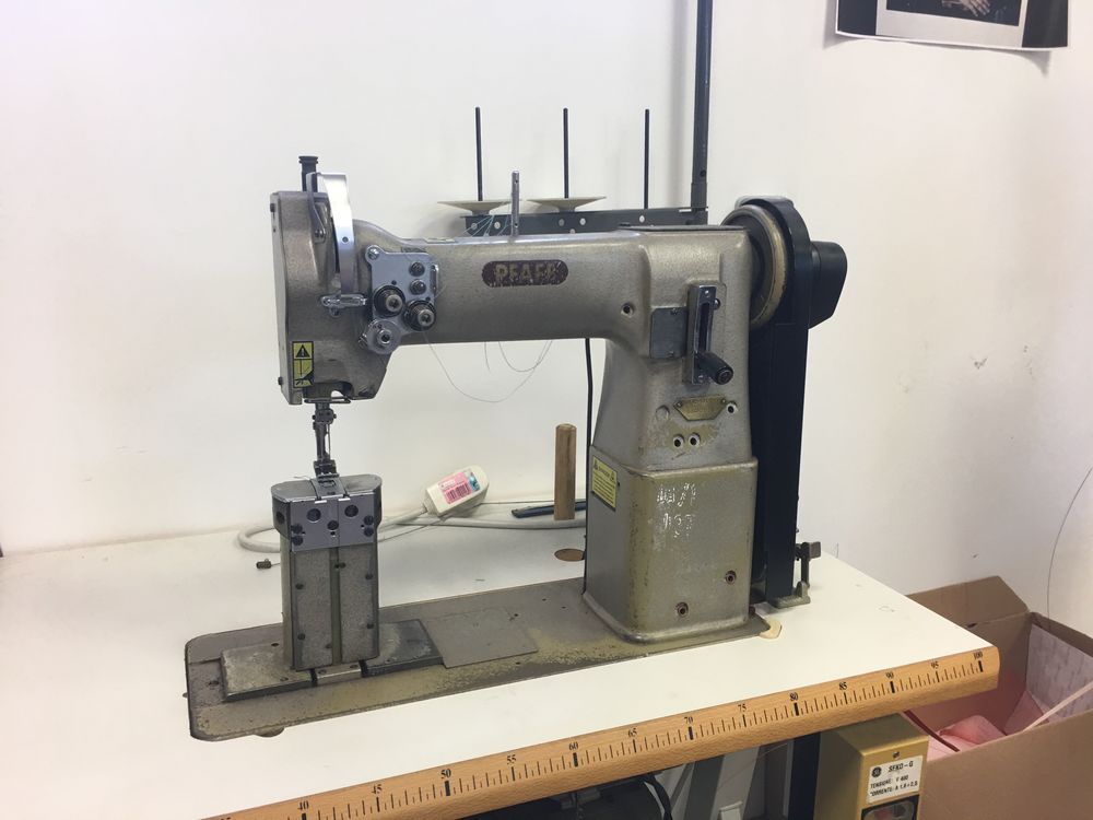 Machine a coudre deux aiguilles