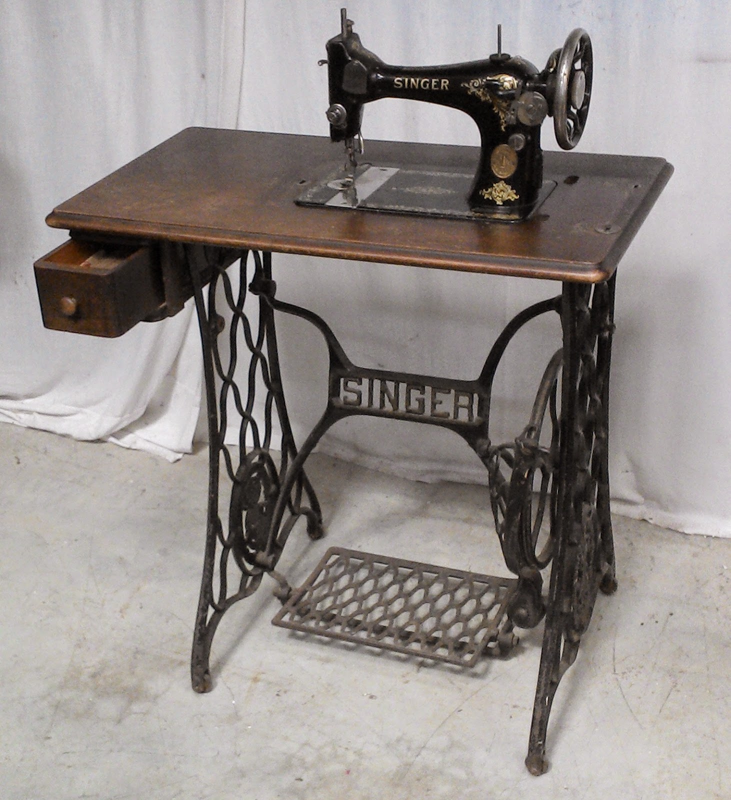 Vieille machine a coudre singer customiser