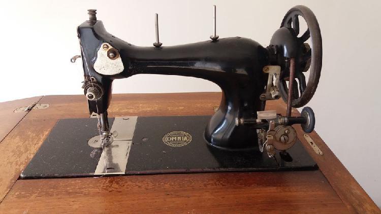 Machine a coudre ancienne excella