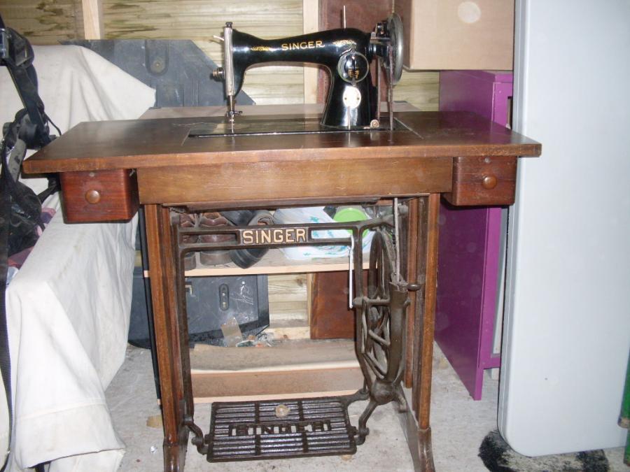 Machine à coudre singer année 1950