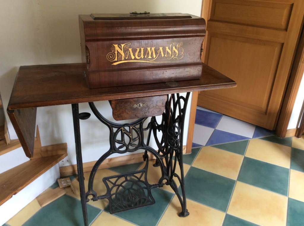Machine a coudre naumann 668