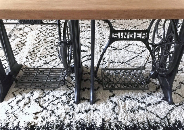 Fauteuil avec pied de machine a coudre