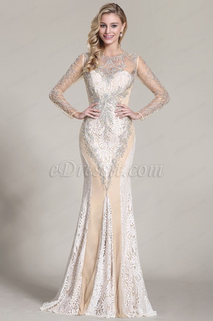 Sur robe en dentelle